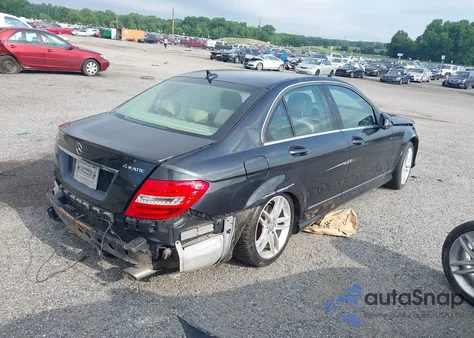 2012 Mercedes-Benz C 300 Luxury 4Matic/Sport 4Matic z USA, uszkodzony, nr VIN WDDGF8BB1CA717117